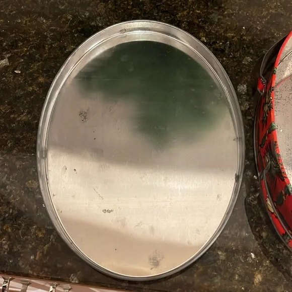 Vintage Christmas Candy Tin - Picture 7 of 9